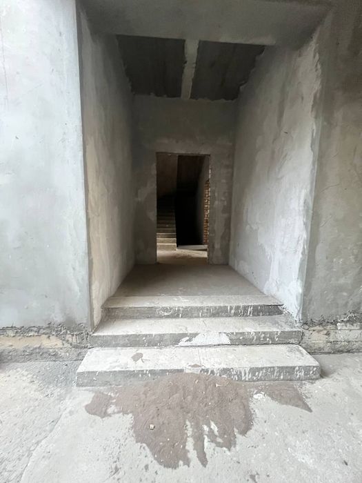 Uchtepa tumani katta qani mahallasida karobka uyimiz sotuvda