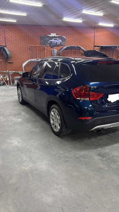 BMW X1 автомобиль