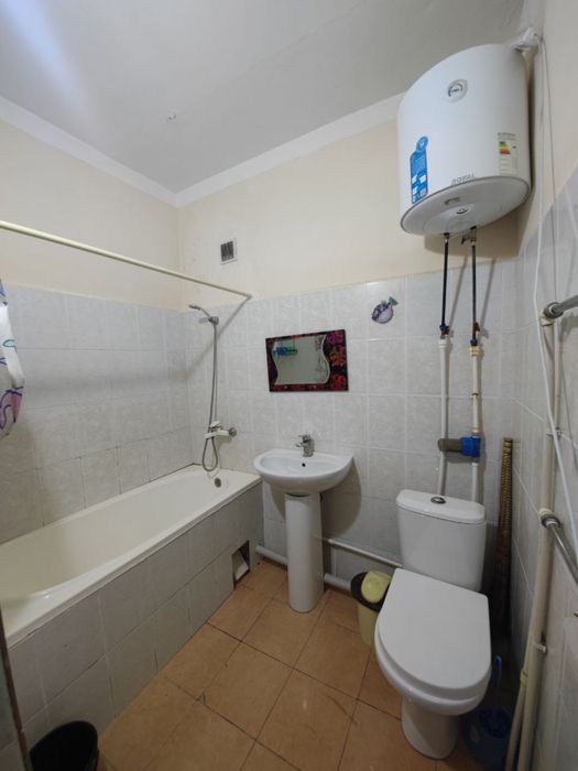 Урганч шахри Олимпия махалласиди 1-каватда 1-хонали квартира Ижарага