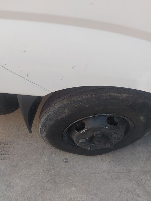 Кия бонго 1.2 сотилади