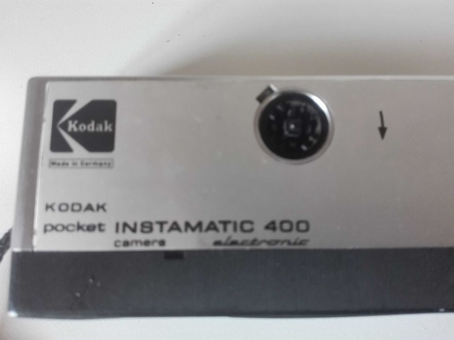 Фотоапарати Kodak и компресор за гуми.
