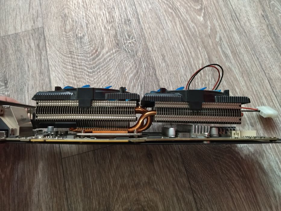 Видео карта R9 390 на 8GB
