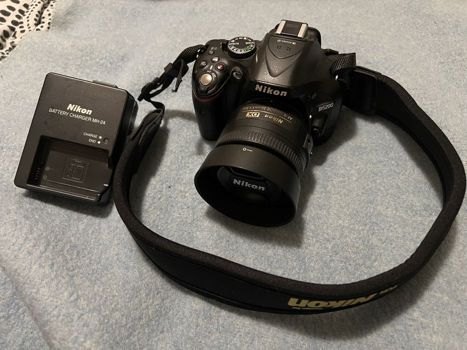 Фотоапарат Nikon D5200 + AF-S NIKKOR 35mm 1:1.8 G, 15k кадъра
