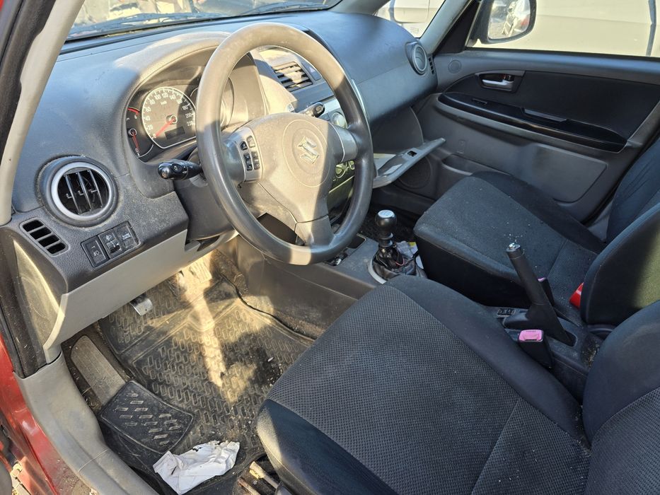 Продавам сузуки сх4 на части