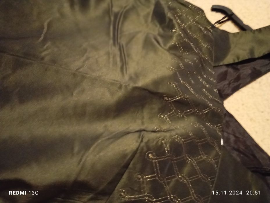 Costum cu fustă lunga aurie