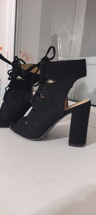 Женские босоножки