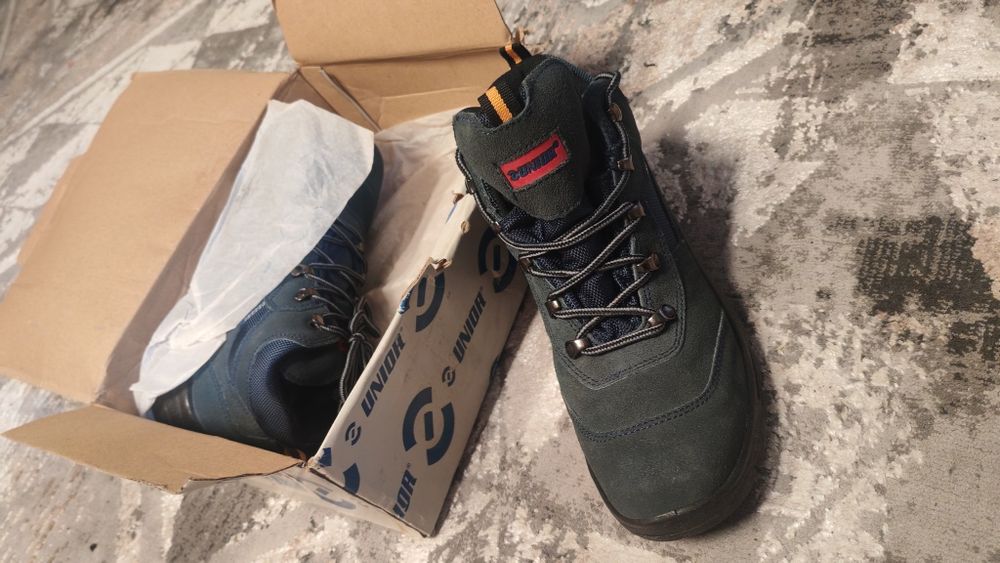 Bocanci noi de lucru UNIOR Nr 41.