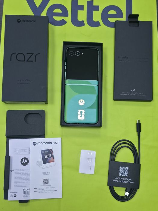 КАТО НОВ 256GB Motorola razr FIFA World Cup 26 Edition Yettel Гаранция 2029г.