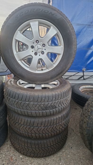 Vand 2 seturi roti complete pentru suv cu anvelope 235/65/17