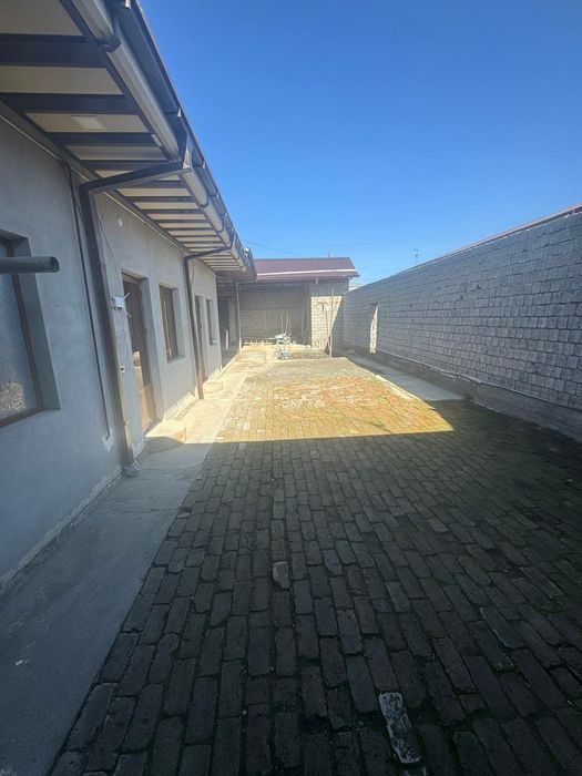 Qorasuvda 3,5 sotix hovli srochna sotiladiiii