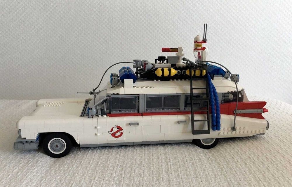 LEGO Icons: Ghostbusters ECTO-1 2352 части/елемента