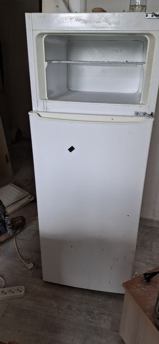 Холодильник на запчасти отдам