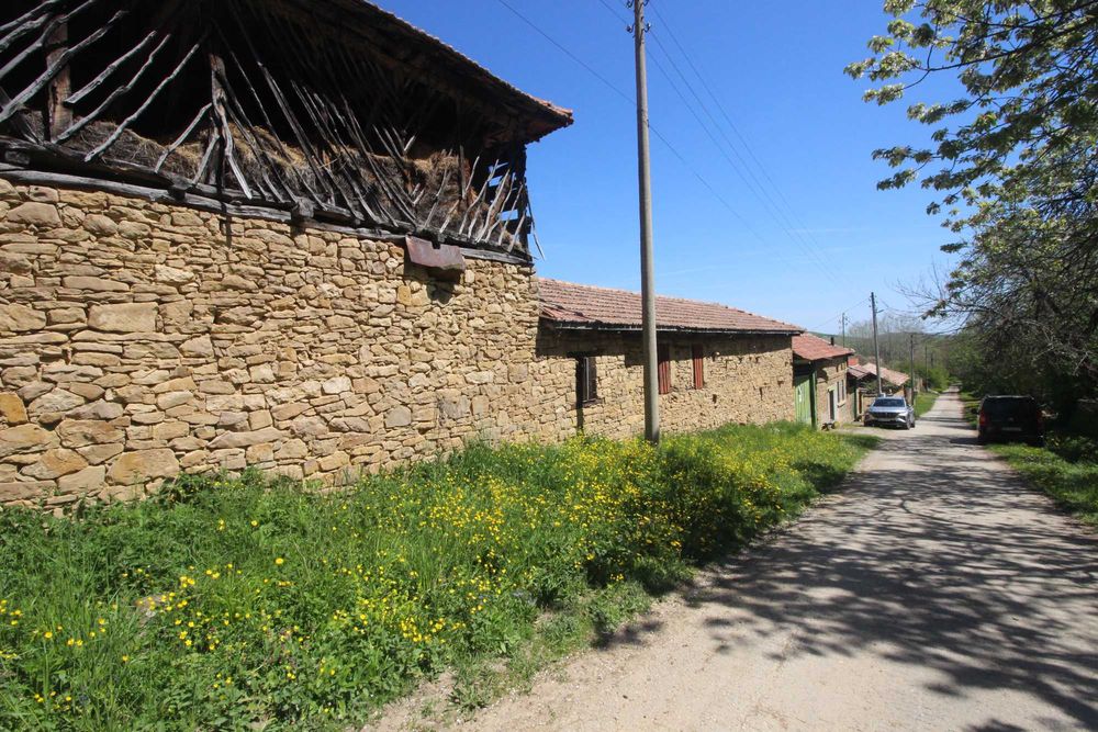 Къща с парцел в с. Здравковец, общ. Габрово