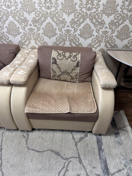 Продам диван вместе с креслой