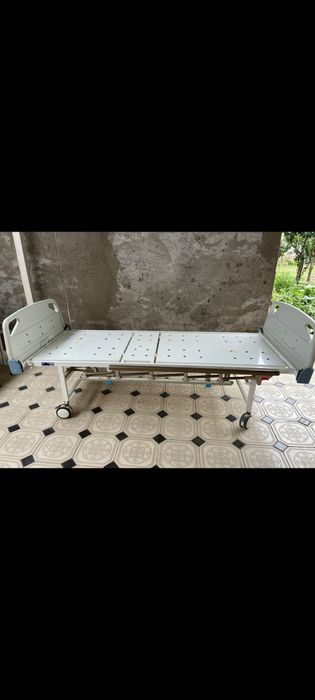 Медицинская кушетка и подъёмник