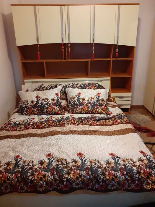 poezii M.Eminescu +G.Calinescu + pat doua persoane