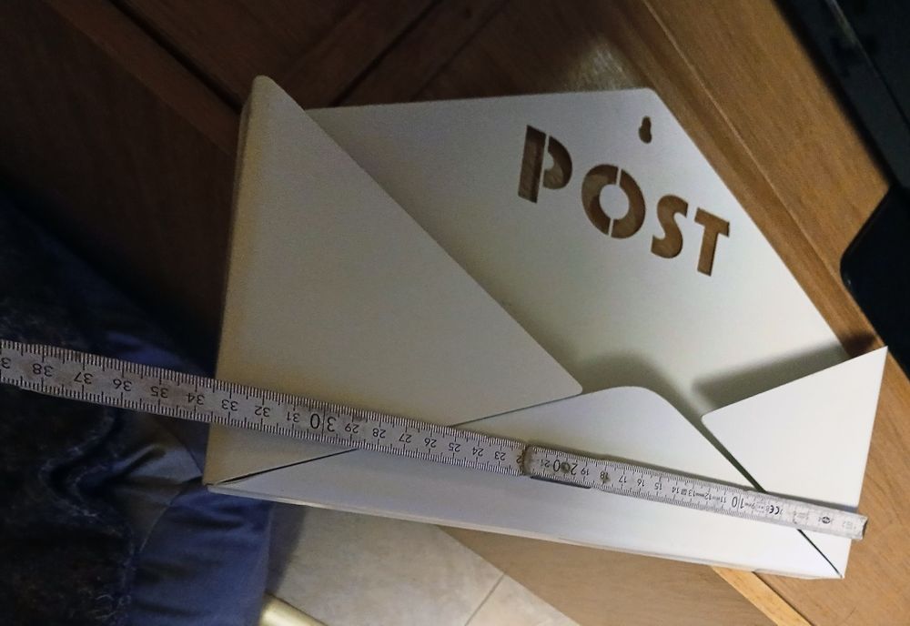 Пощенска кутия с форма на пощенски плик