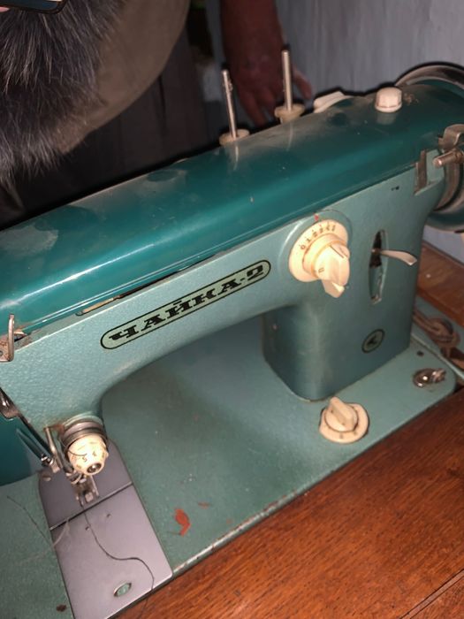 Продается швейная машинка чайка 2