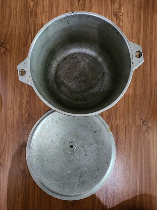 Продам чугунный казан