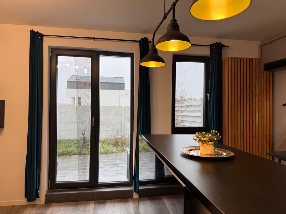 Garsoniera de închiriat, curte și loc de parcare Tunari