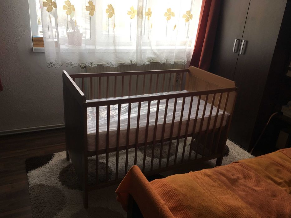 Pătuț IKEA 60x120 cm, culoare natur, + 2 saltele, stare foarte bună