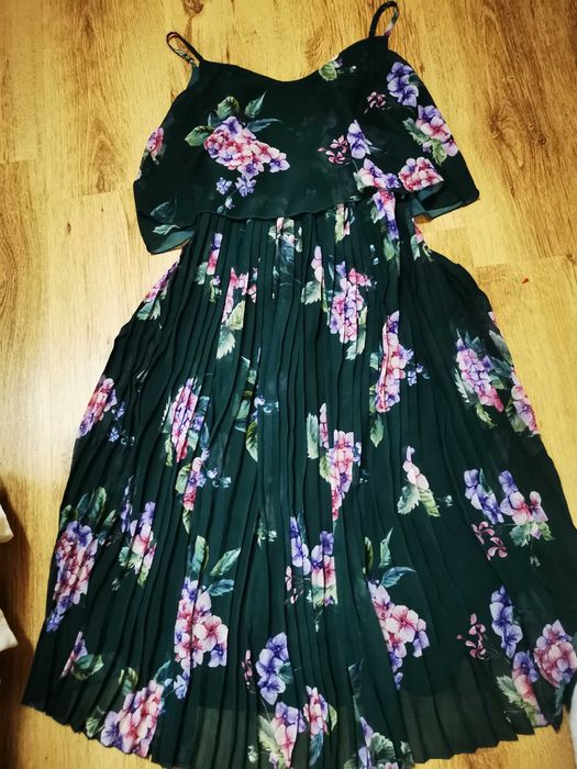Плисирана рокля на цветя