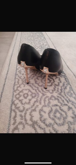 туфли на каблуке.