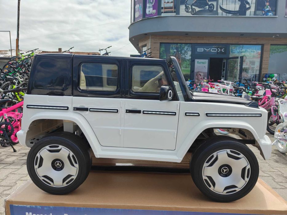 MERCEDES Акумулаторен джип EQG бял