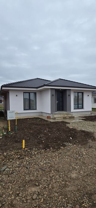 Vînd casă GATA DE MUTAT!!4 camere ,Sîntandrei înscrisă in CF.(Zona Rîturi)