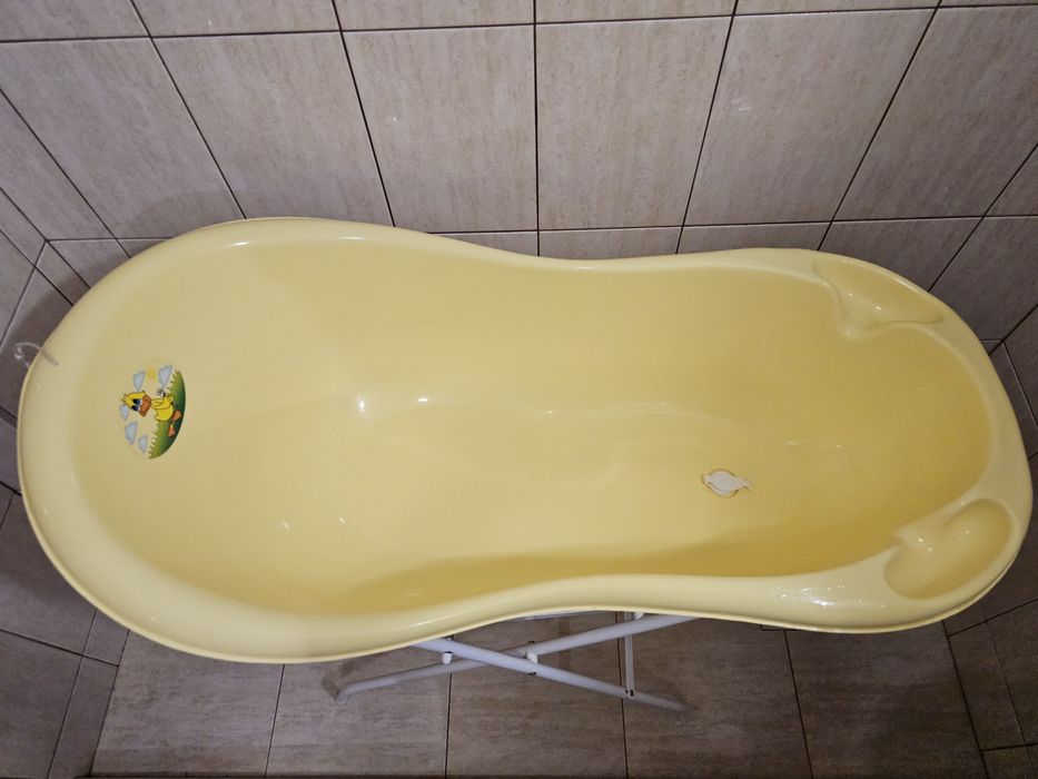 Вана със стойка за бебе