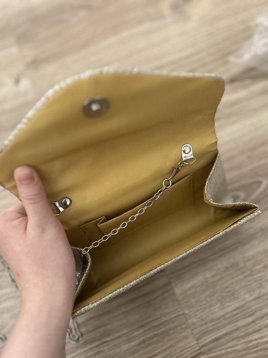 Продам клатч, в хорошем состоянии