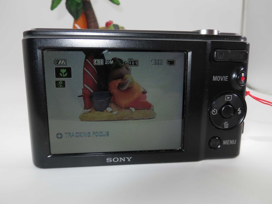Sony Cyber-shot W800 ултра компактен цифров фотоапарат, дигитална камера, като НОВА, 20MP, 5x оптичен зум, в перфектно работещо състояние