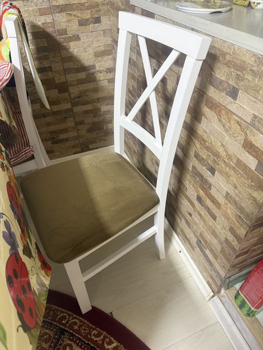 Set masa cu 4 scsune