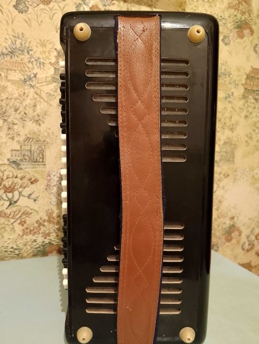 Продам Баян Мелодия