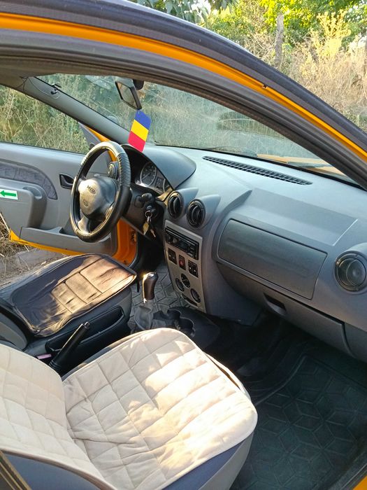 Autoturism Dacia Logan