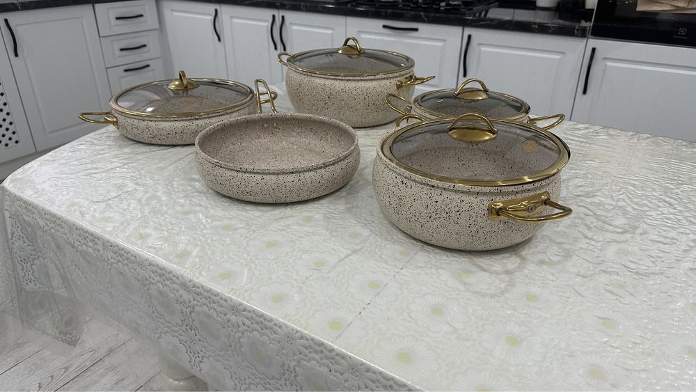 Продам новый набор кастрюль