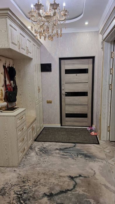 Продаётся Учтепа 25 4комн. 2 этаж.