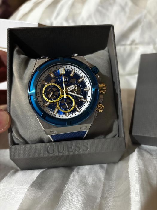 Чисто нов часовник Guess