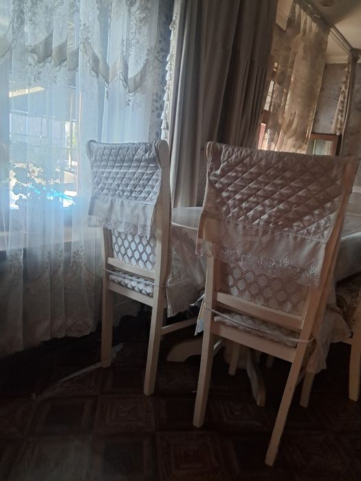 Стол со стульями