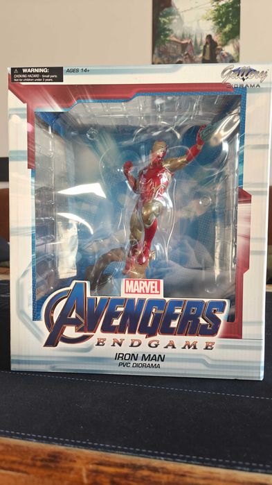 колекционерска фигура Diamond Select Marvel's Avengers - Iron Man