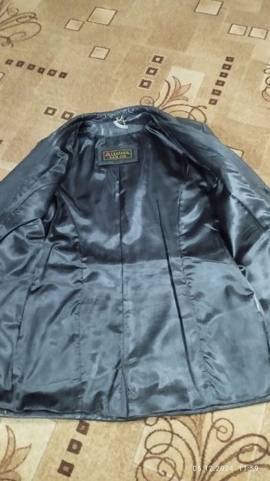 Пиджак кожаный женский.