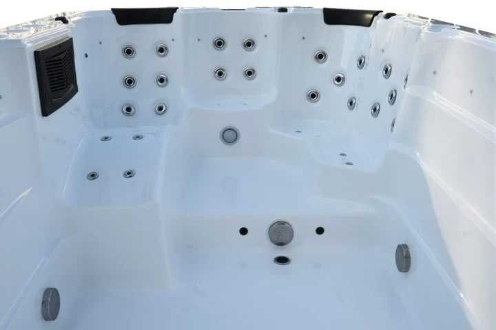 Piscină spa cu hidromasaj și aeromasaj