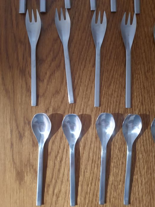 Rosenthal Studio Line tacâmuri KONTUR Stainless Satin Amboss 2090 Helmut Alder, anul 1960, 21 piese