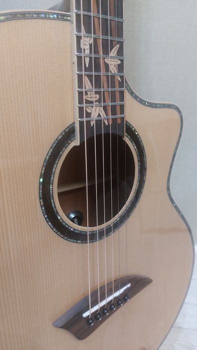 Электро акустическая гитара CRAFTER