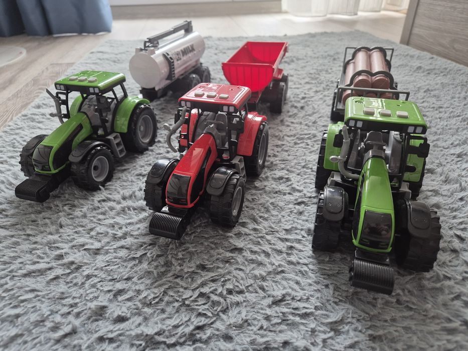 Tractoare cu diferite remorci