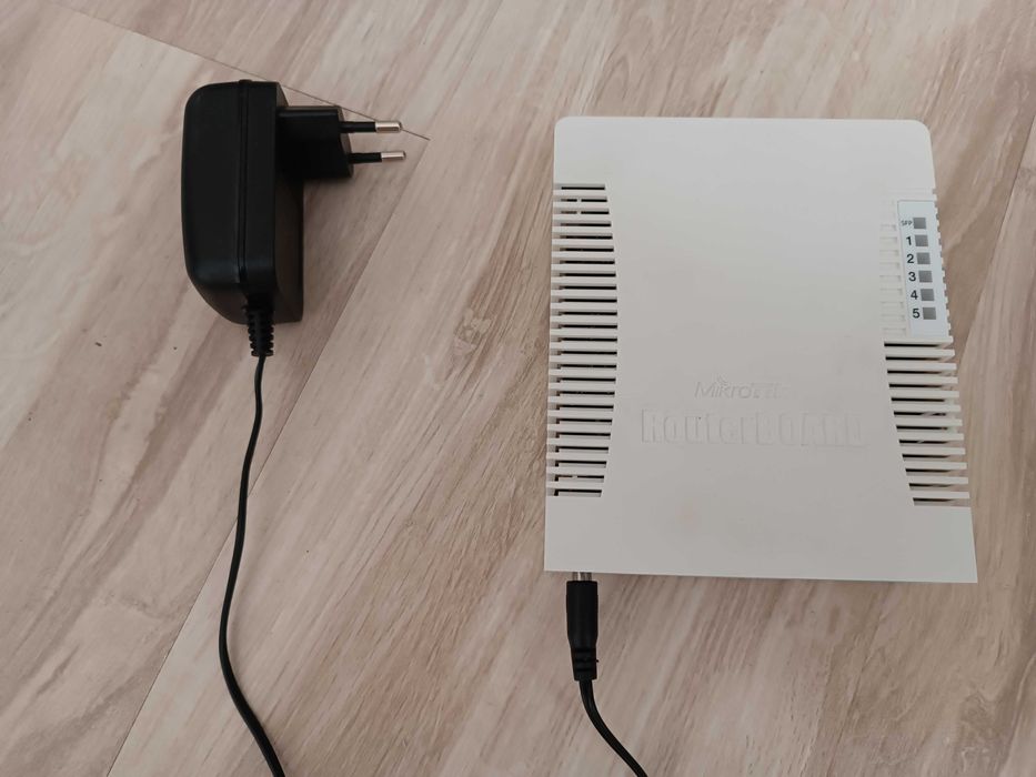 Switch 5 port MikroTik RB260GS