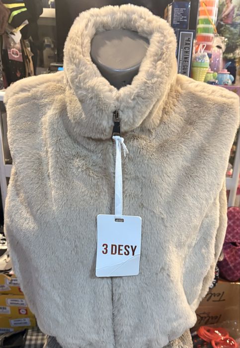 Къси елеци с косъм- S,M,L- три цвята