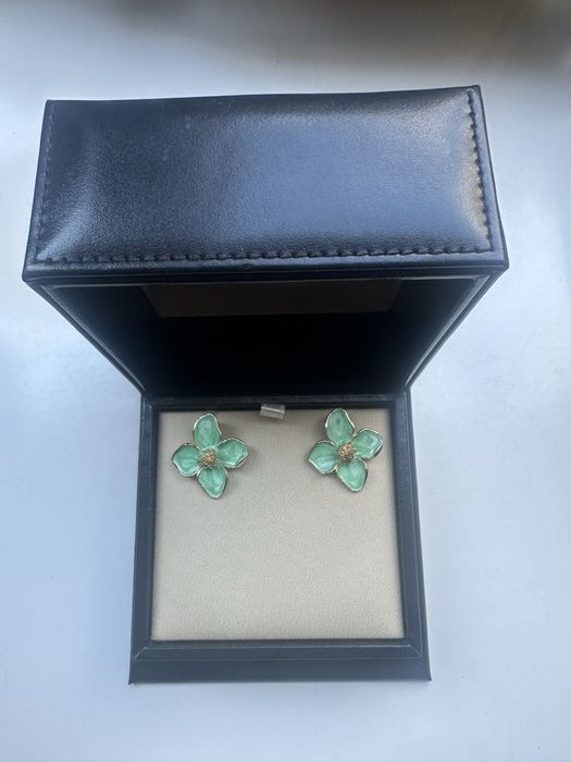 Продавам дамски обеци-детелинка.Доставка с еконт,тест и преглед.