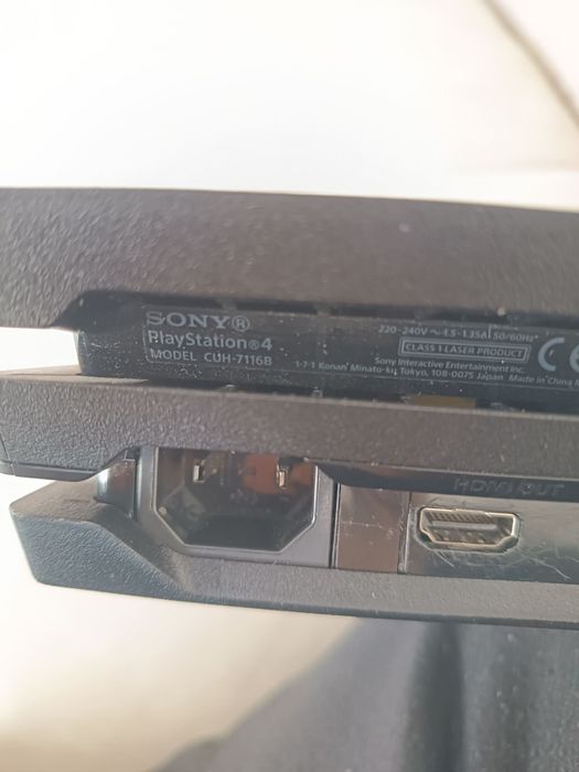 PS4 PRO 1TB CUH7116B +2джойстика