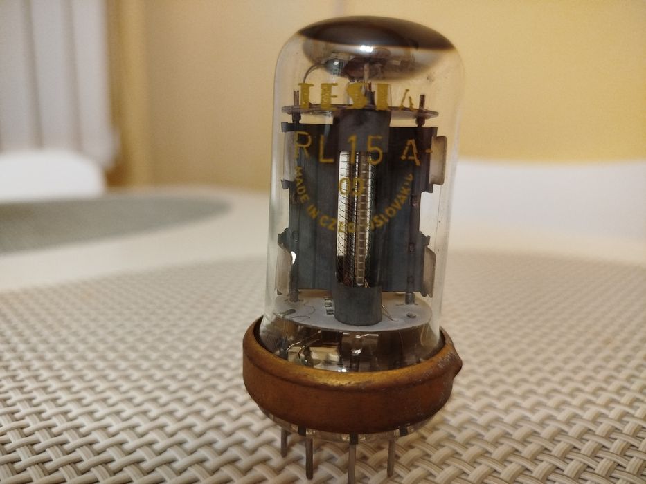 Радиолампа RL15A